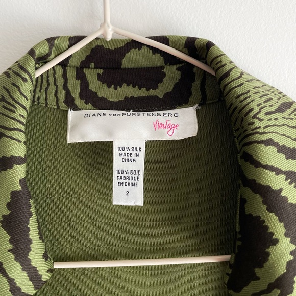 RARE DIANE VON FURSTENBERG Printed Silk Knee-Length Dress - Picture 2 of 4